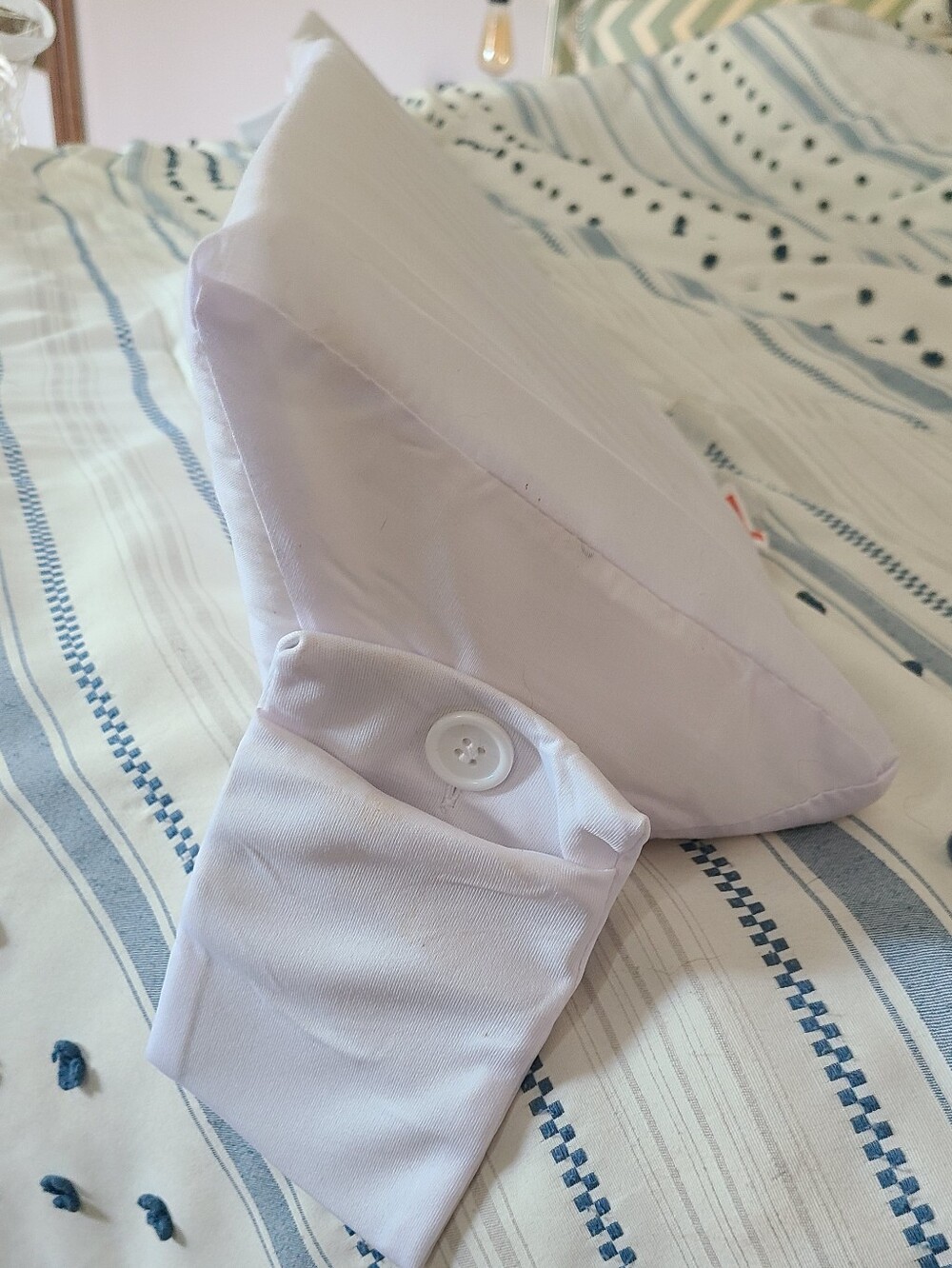 Snugstot Queen Size White Bed Wedge With Pockets